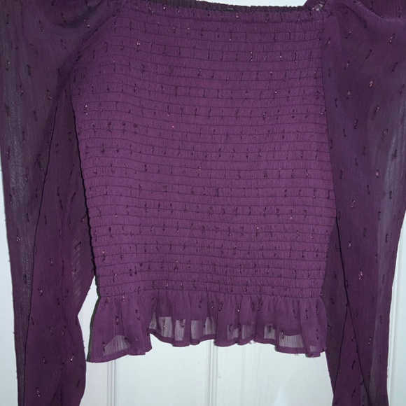 Express smocked bodice top Sz S puff sleeves ruffle hem metallic detail - Picture 3 of 7